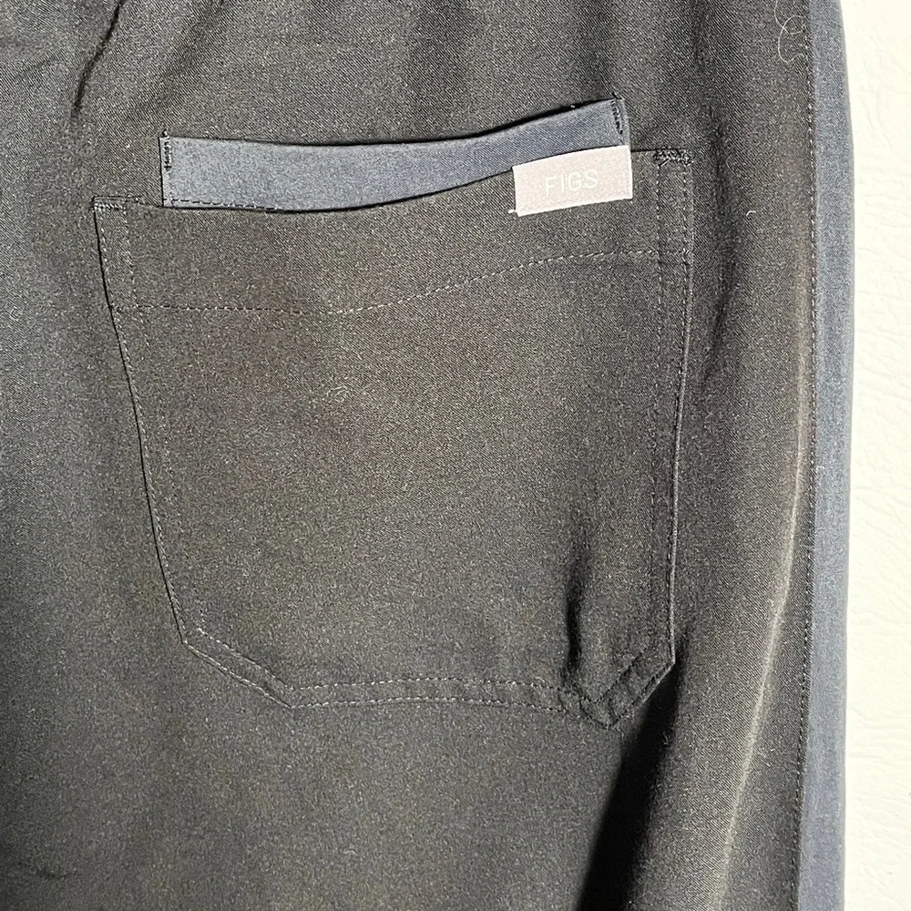 Figs Men's two tone straight leg scrub pants with button and drawstring Large